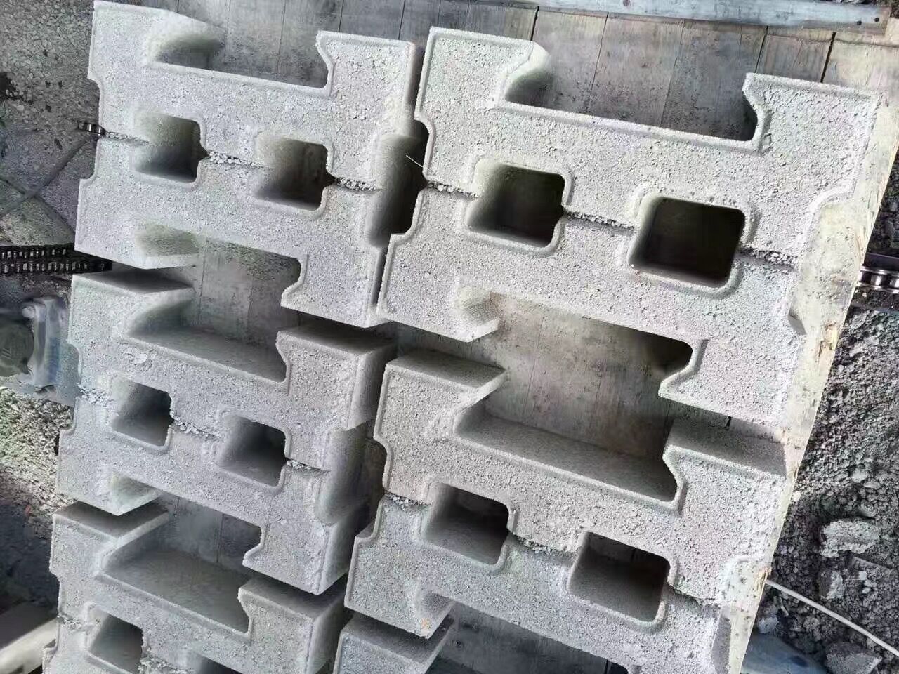 Sprostitev potenciala prepletenih blokovnih strojev v industriji betonskih strojev