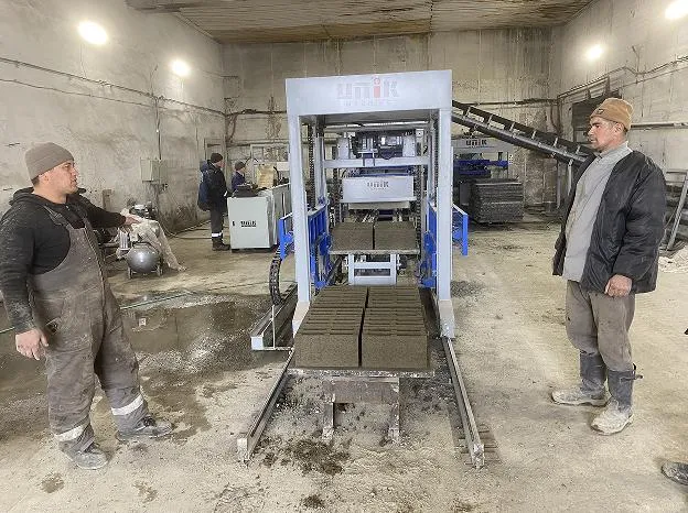 Zakaj je tehnologija servo vibracij ključna za izdelavo betonskih blokov?