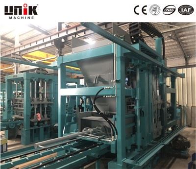 Stroj za izdelavo trdnih betonskih blokov